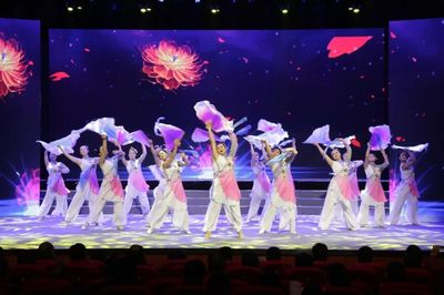 我縣隆重舉行“奮進(jìn)新時(shí)代”慶祝改革開放40周年文藝演出